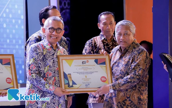 Atasi Dampak Pandemi, Unusa Raih Penghargaan Jatim Bangkit Awards 2023