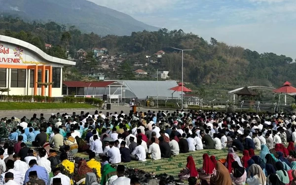 Thumbnail Berita - Kemarau Panjang, 1000 Warga Magetan Gelar Sholat Istisqa Minta Hujan Segera Turun