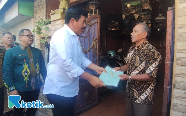 Thumbnail Menteri ATR/BPN Bagi Sertifikat Tanah di Sidoarjo secara Door to Door