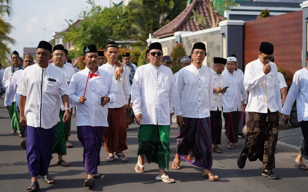 Thumbnail Semarak Hari Santri Nasional UIN KHAS Jember, Meneladani Nilai Kesederhanaan Memakai Sarung