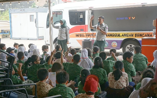 Thumbnail BPBD Jatim Berikan Edukasi Tanggap Darurat kepada Siswa SD Menanggal 601