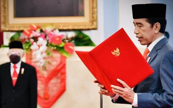 Thumbnail Jokowi Lantik Amran Jadi Menteri Pertanian Hari Ini, KSAD Pengganti Dudung Juga Dilantik