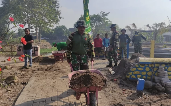 Thumbnail Cegah Banjir saat Musim Hujan Tiba, Kodim 0816/Sidoarjo Masif Normalisasi Sungai