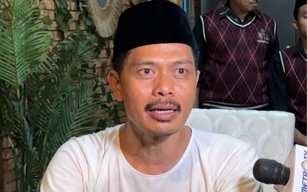 Thumbnail Dianggap Wakili Santri, Pengasuh Ponpes Bima Cirebon: AMIN Pasangan Paling Ideal