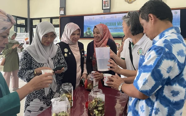 Thumbnail Rotary Surabaya Beberkan Manfaat Eco Enzym untuk Kebutuhan Rumah Tangga