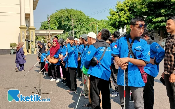 Thumbnail Peringati White Cane Day, 70 Tuna Netra Parade Keliling Kantor Pemkab Tuban