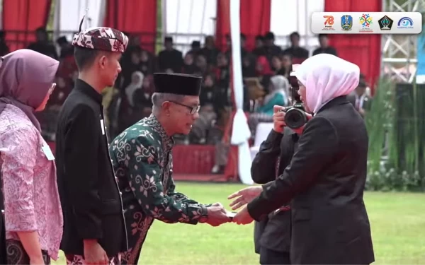 Keluarga Diganjar Penghargaan oleh Gubernur Jatim, Ini Sosok Pahlawan Sukarni Kartodiwirjo