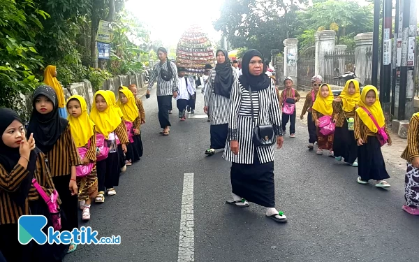 Thumbnail Kelompok Kerja Madrasah Ibtidaiyah Kecamatan Sumbergempol, Gelar Kirab Santri 2023