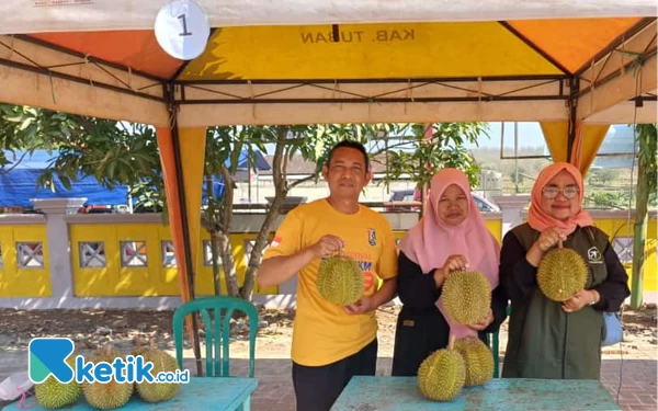 Thumbnail Berita - Desa Jlodro Kenduruan Tuban Pamerkan Produk Buah Durian dalam Festival UMKM Unggulan Desa 2023