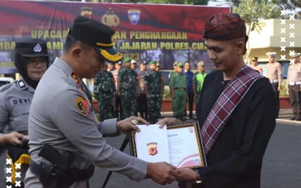 Thumbnail Gelorakan Semangat Keamanan dan Ketertiban, Polres Cianjur Beri Penghargaan pada Juara Satkamling