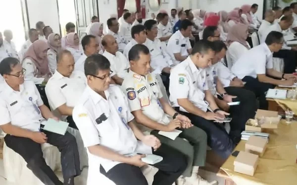 Thumbnail Kumpulkan Seluruh Kepala OPD, Pj Bupati Magetan Minta Fokus Pengentasan Kemiskinan dan Penyediaan Lapangan Kerja