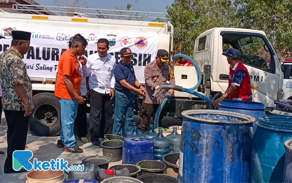 Thumbnail 100 Ribu Liter Air Disalurkan PWI Tuban Bagi Warga yang Alami Krisis Air Bersih