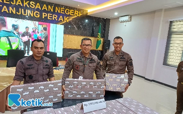 Thumbnail Korupsi Kredit Bank Jatim, Kejari Tanjung Perak Terima Pengembalian Uang Negara Rp 7,5 Miliar