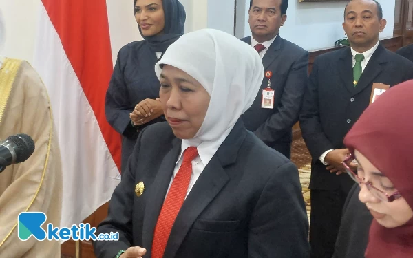 Thumbnail Kode Nyanyian 'Senyum dari Jauh Tandanya Mau' Isyarat Khofifah Dukung Prabowo