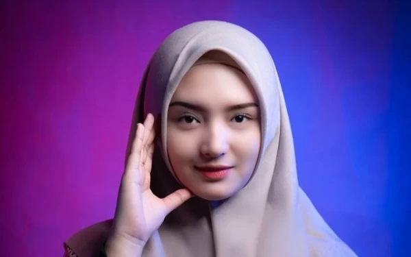 Thumbnail Berita - Influencer Rayisa Nayla Salwaa Bagikan Tips Nyaman Belajar Online, Yuk Simak!