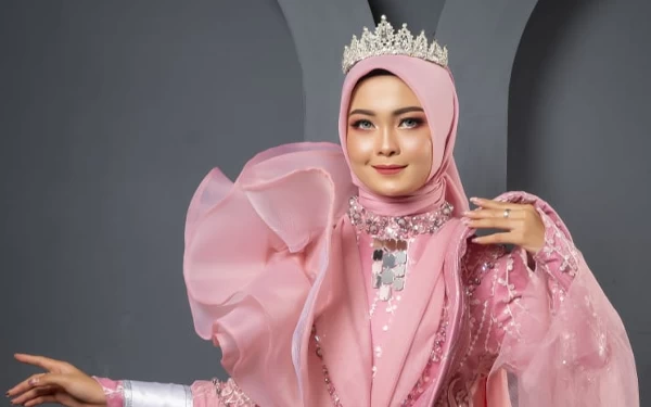 Thumbnail Berita - Perjuangan Mutia Febry Yeza Raih Selempang RU 1 Putri Hijabfluencer Sumbar 2023