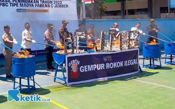 Thumbnail Berita - Bupati Jember Siap Fasilitasi Legalitas Industri Rokok