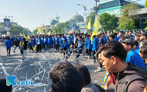 Thumbnail Massa PMII Jatim Unjuk Rasa, Desak Aparat Tegas Tutup Tambang Ilegal