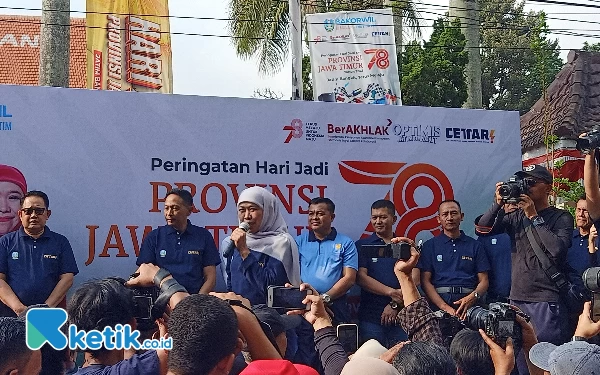 Thumbnail Jalan Sehat Bareng Warga Malang, Gubernur Khofifah Bagi-bagi Telur Gratis