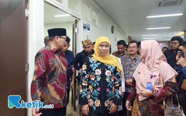 Khofifah Instruksikan Seluruh RSUD Pemprov Jatim Terapkan Pelayanan Layaknya Mall, Tidak Bau Obat!