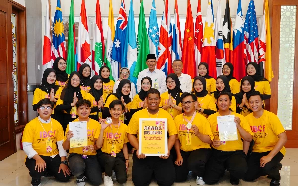 Thumbnail Berita - Keren! Paduan Suara Bunga Almamater Unisma Boyong Juara di 3rd International Bandung Choral Festival