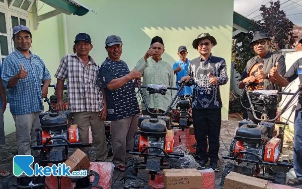 Thumbnail Peduli Petani, Sekjen DPP PKB Salurkan Bantuan Alsintan di Kota Batu