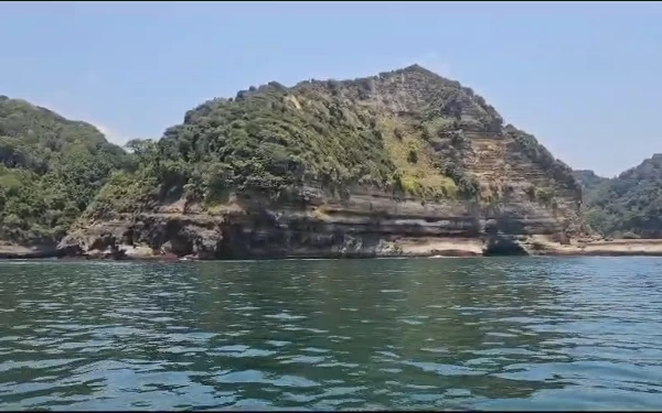 Thumbnail Berita - Potensi Pantai Selatan Jember, Ada 82 Pulau Kecil Terluar