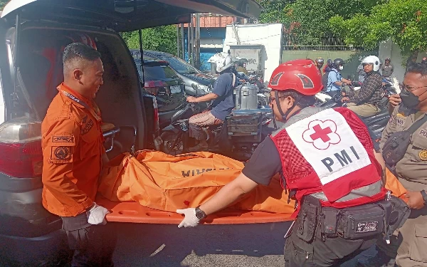 Thumbnail Kaget Ada Motor Keluar Gang Mendadak, Warga Sidowungu Tewas di Raya Mastrip Surabaya