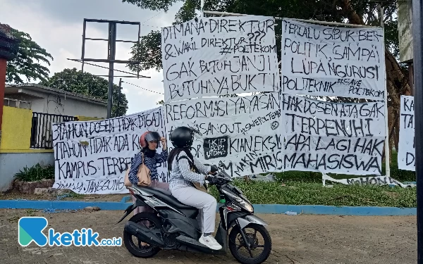 Thumbnail Tidak Ada Aktivitas Perkuliahan Hampir Setahun, Mahasiswa Poltekom Butuh Kejelasan