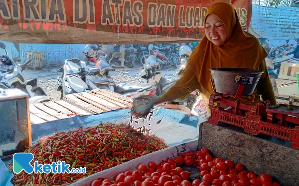 Thumbnail Harga Cabai Makin Pedas, Pedagang Pasar Kota Batu Keluhkan Turunnya Omzet