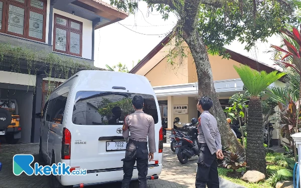 Thumbnail KPK Masuk Jember, Kantor Kontraktor Digeledah