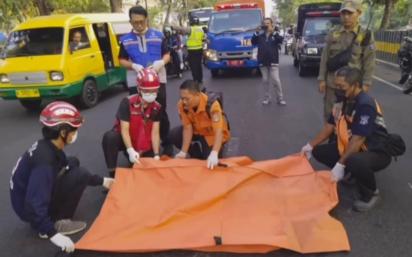 Thumbnail Berita - Tabrak Sepeda Pancal, Pengendara Motor Tanpa Identitas Tewas di Jalan Ahmad Yani