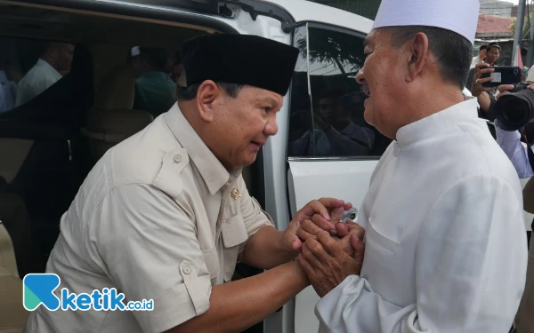 Thumbnail Berita - Menhan RI Sambang Tuban Jatim, Berikan Kendaraan kepada Prajurit dan Sowan Ulama Minta Doa