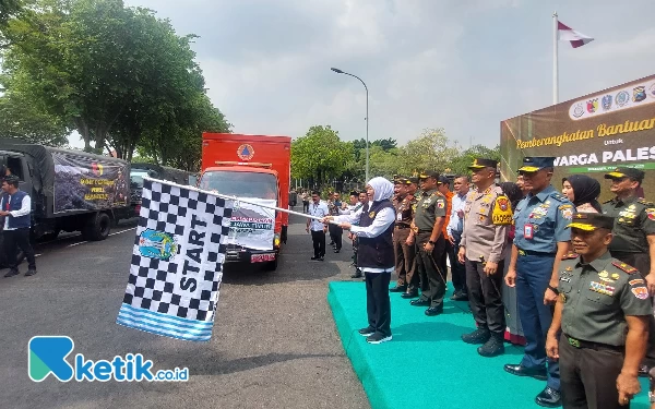 Thumbnail Solidaritas Terhadap Palestina, Pemprov Jatim Kirimkan 81 Truk Bantuan