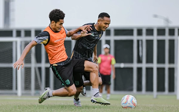 Thumbnail Oktafianus Fernando Kembali Berseragam Persebaya, Ini Harapan Uston Nawawi