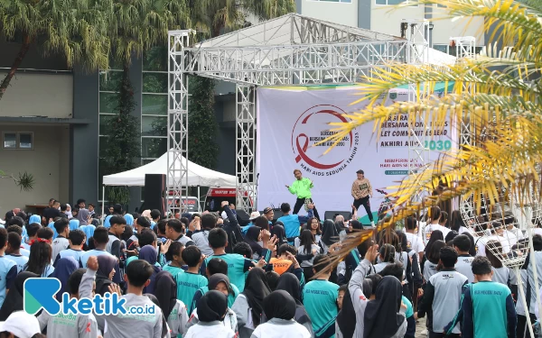 Thumbnail Ratusan Pelajar SMA Senam Peringatan Hari AIDS di Kota Batu