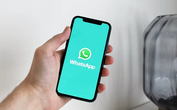 Thumbnail WhatsApp Hadirkan Fitur Kode Rahasia untuk Sembunyikan Pesan Pribadi