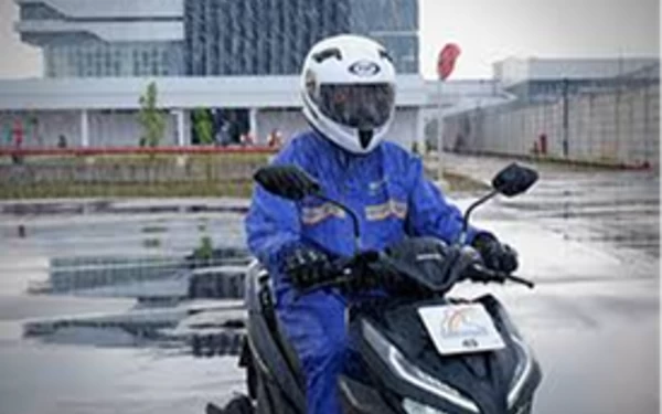 Thumbnail Berita - Tips Memilih Jas Hujan Bagi Pengendara Motor