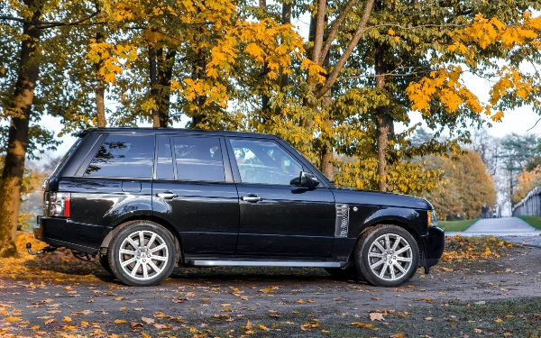 Thumbnail Ada Risiko Kebocoran Oli, Range Rover Recall 1500 Produk Terbarunya di Inggris