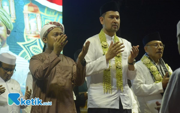 Thumbnail Berita - Puluhan Ribu Jemaah Istighosah Indonesia Maju Dapat Ijazah Habib Luthfi di Ponpes Nurut Taqwa Bondowoso