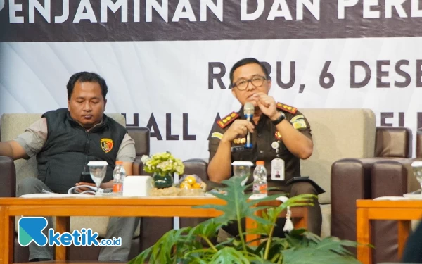 Thumbnail Kepala Kejaksaan Negeri Batu Tegaskan Guru Harus Miliki Jaminan Perlindungan Hukum