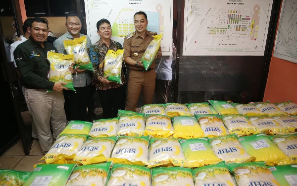 Thumbnail Warung TPID Surabaya Berhasil Tembus Penjualan 51 Ton Beras