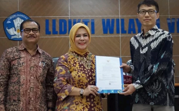 Universitas Ma Chung Kukuhkan Dua Guru Besar Baru