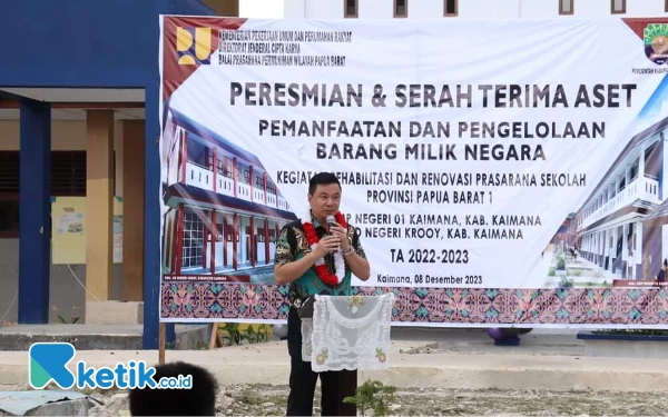 Thumbnail Berita - Bupati Freddy Thie Resmikan Gedung Sekolah SMPN 1 dan SDN Krooy Kaimana, Ungkap Cerita di Balik Proyek KemenPUPR