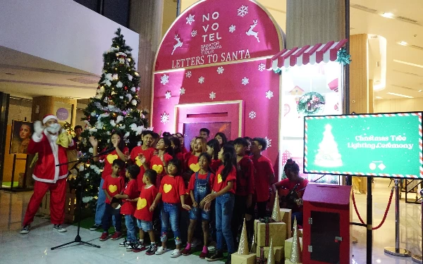 Thumbnail Berita - Sambut Natal, Novotel Samator Surabaya Timur Ajak Anak Panti Asuhan Tuliskan Harapan Pada Santa