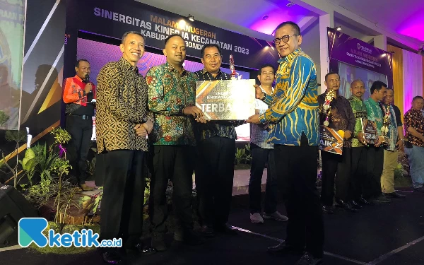 Thumbnail Sukosari Jadi Terbaik I di Anugerah Sinergitas Kinerja Kecamatan 2023, Begini Pesan Pj Bupati