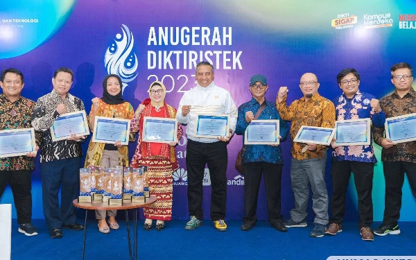 Thumbnail Berita - Mengagumkan, Unesa Bawa Pulang 9 Medali Anugerah Diktiristek 2023