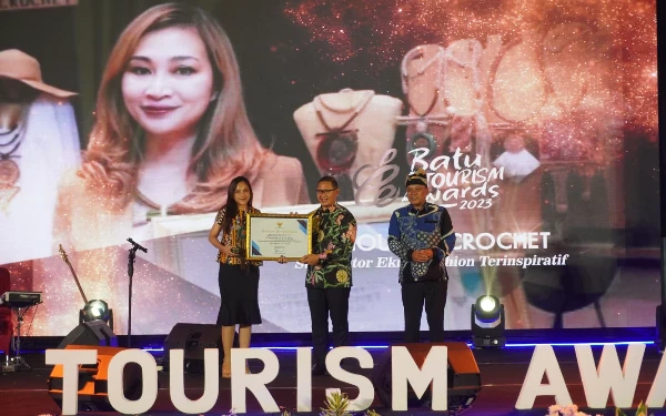 Terinspiratif Batu Tourism Award 2023, Silhouette crochet Raih Subsektor Fashion Ekraf