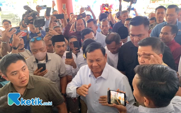 Thumbnail Prabowo Kunjungi Blitar, Pendukung Yakin Menang 1 Putaran