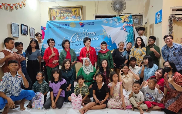 Thumbnail Berita - Gembiranya Anak Panti Asuhan Ora Et Labora saat Rayakan Natal dengan Rotary Surabaya Kaliasin